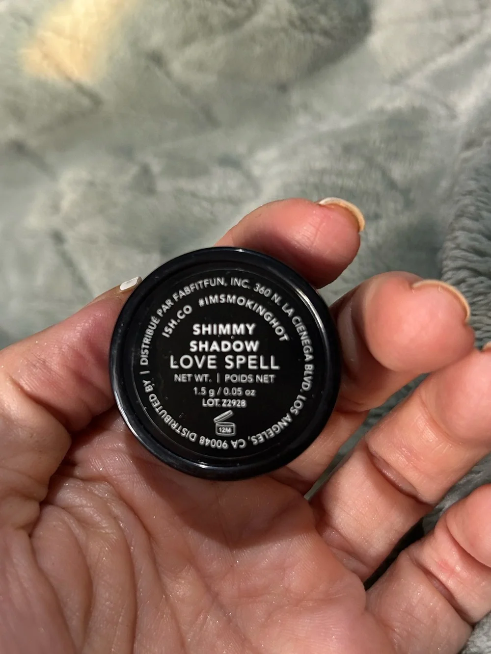 ISH Shimmy Shadow Eyeshadow -LOVE SPELL (Black Packaging)